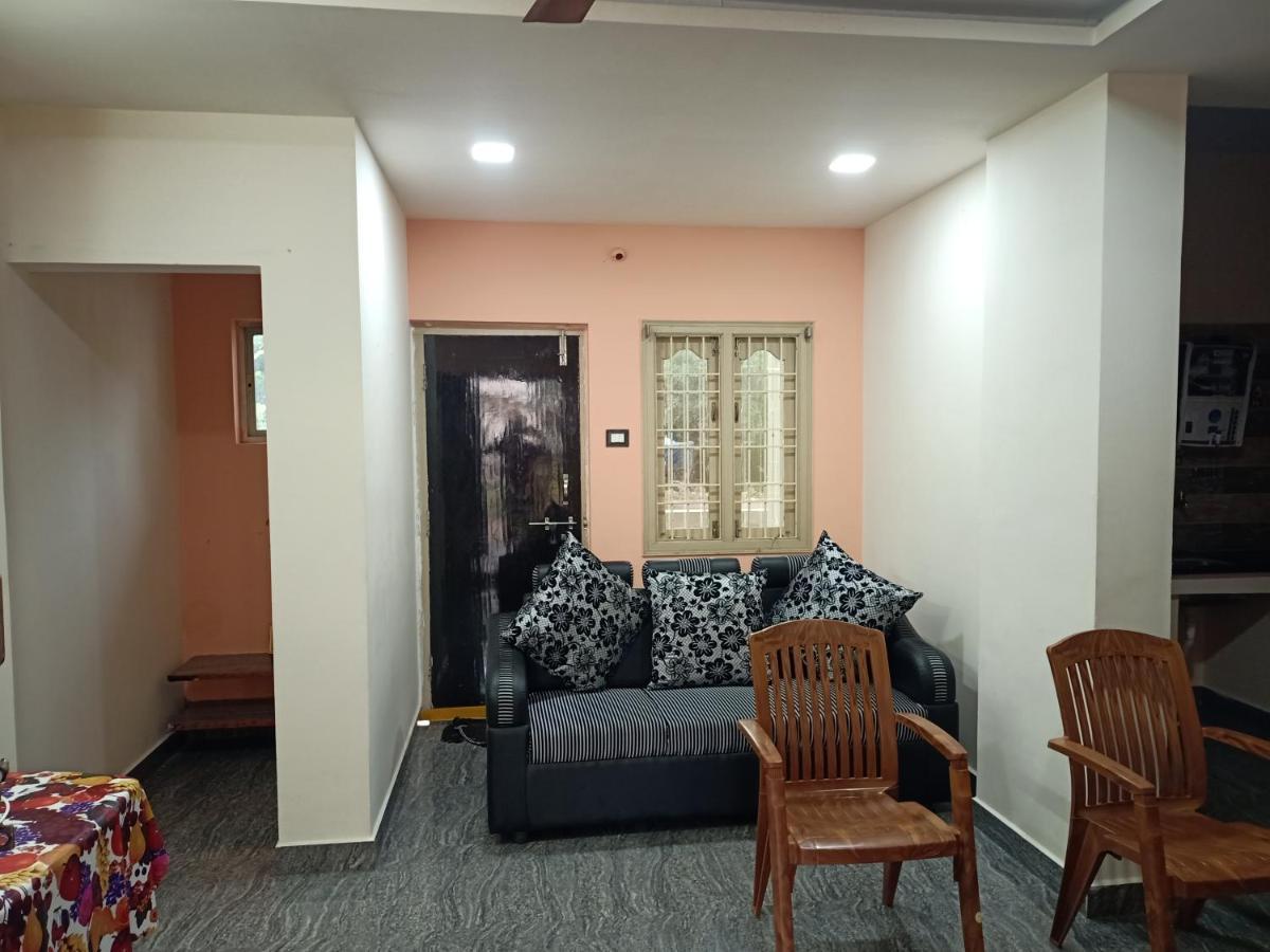 Sri Govinda Nilayam Home Stay 1 Вішакхапатнам Екстер'єр фото