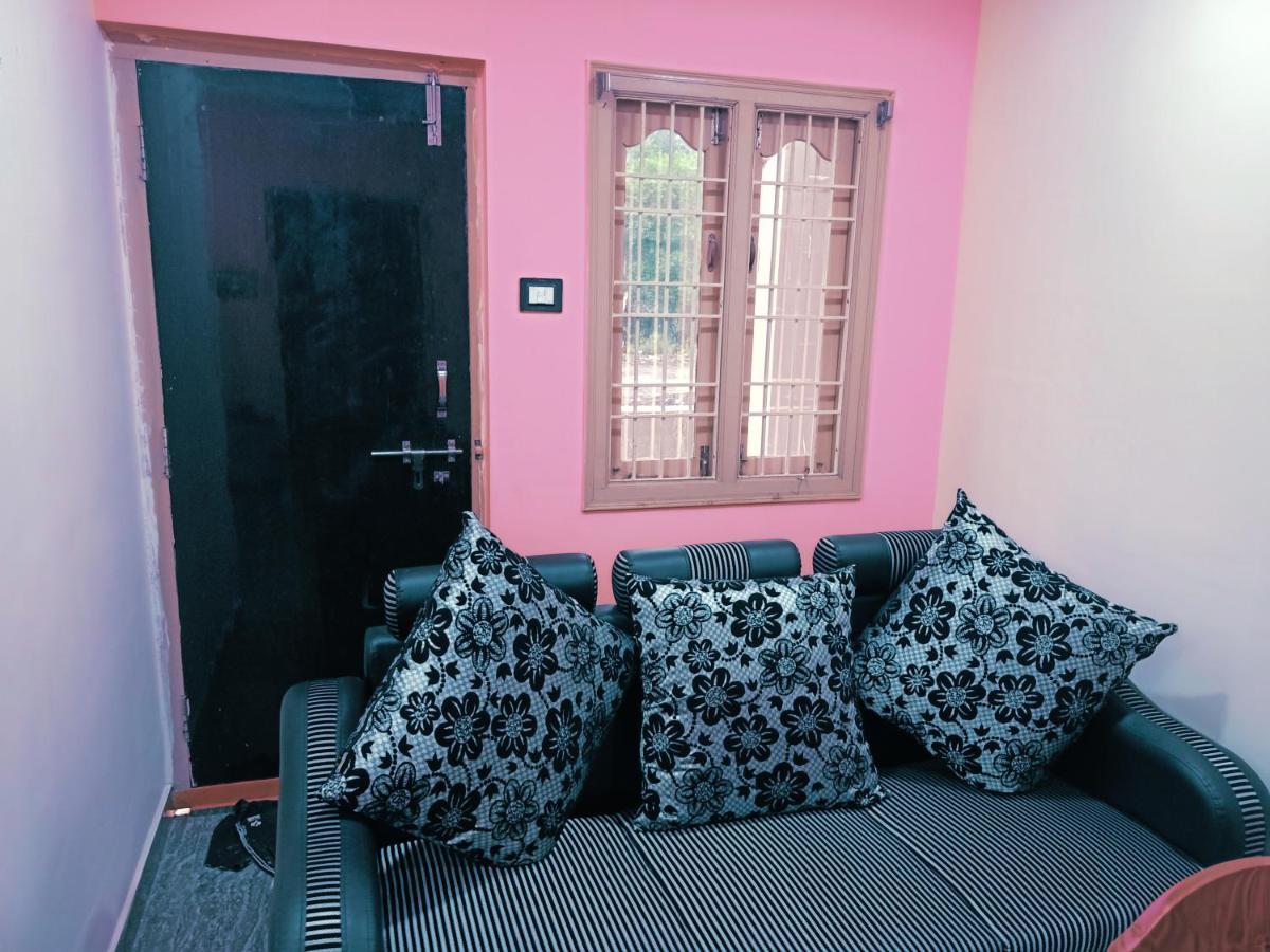 Sri Govinda Nilayam Home Stay 1 Вішакхапатнам Екстер'єр фото